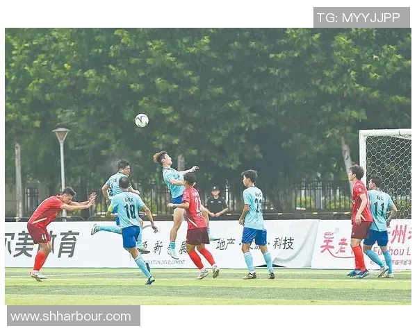 足球巨星街头挑战极限与热爱 为普通球迷带来非凡体验